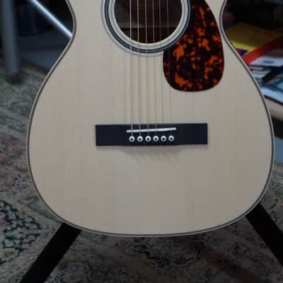 Larrivee Custom 00-40-FW Flamed Austrian Walnut with Moonwood Top image 3