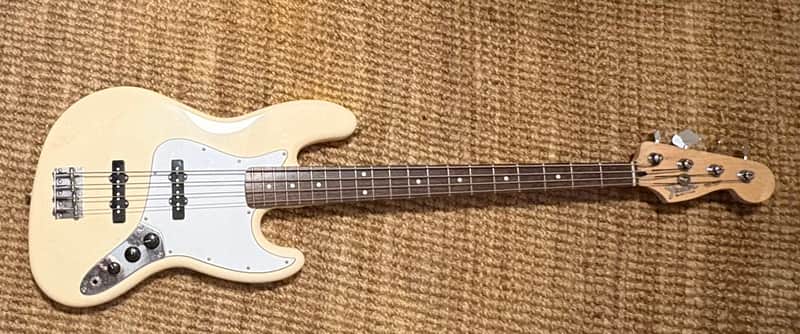 Fender Standard Jazz Bass image 1