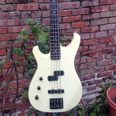Larrivee LEFTY Electric 80s White Active Bass Guitar image 1