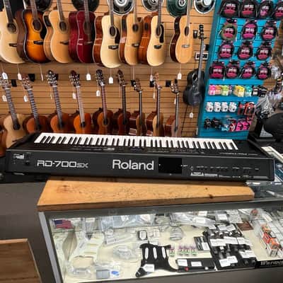Roland RD-700SX 88-Weighted Key Digital Stage Piano image 8