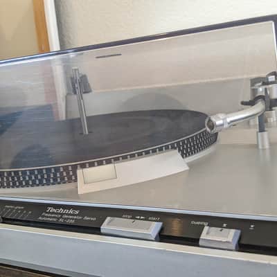 Technics SL-235 Automatic Turntable System image 2