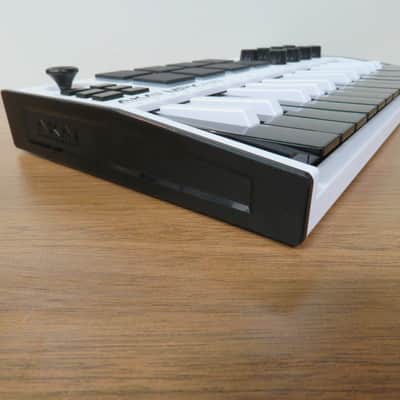 Akai MPK Mini MKIII 25-Key MIDI Controller 2020 - Present - White with Black Keys image 2