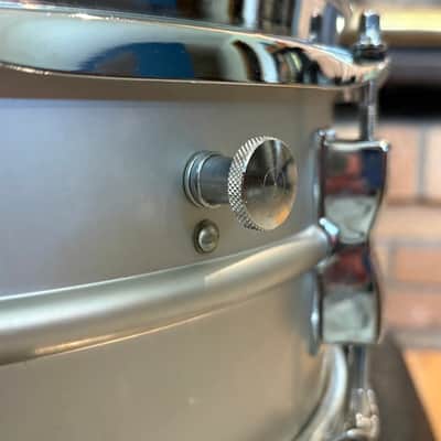 One of a Kind NOS Ludwig No. 404 Acrolite 5x14" 8-Lug Aluminum Snare Drum with Pointed Blue/Olive Badge Early 70s image 8