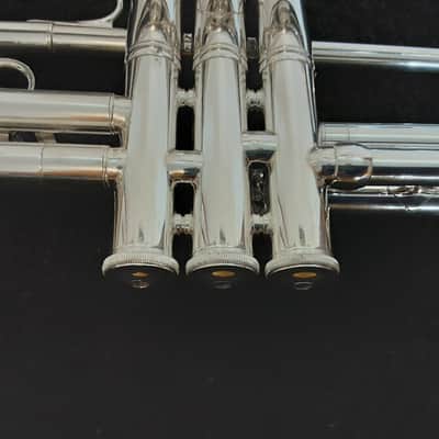 Bach Stradivarius Bb Trumpet 1975-1976 - Silver image 10