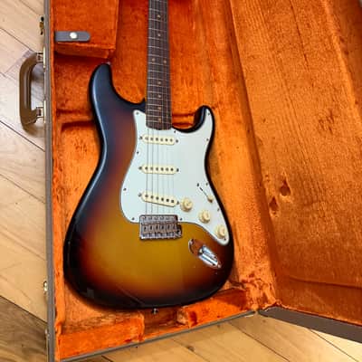 Light Relic Fender American Vintage II '61 Stratocaster 2024 - 3-Color Sunburst