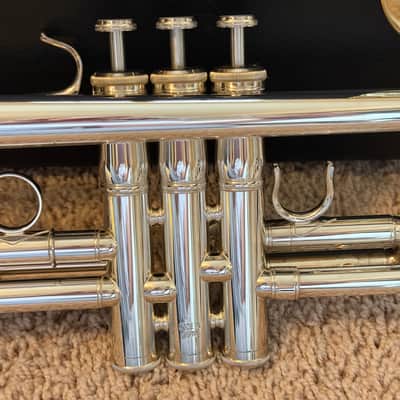 Yamaha YTR-6335HS Professional Heavyweight Bb Trumpet (Mint Condition) with Original Case & 16C4 Mouthpiece image 3