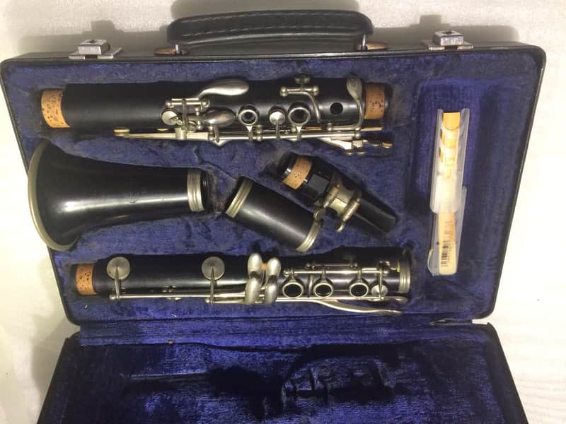 Buffet Crampon E11 Intermediate Bb Clarinet image 3