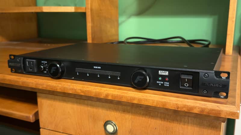 Furman PL-PLUS C 15A Power Conditioner with Voltmeter | Black