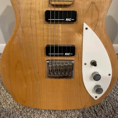 1993 Rickenbacker 220 - Mapleglo image 2
