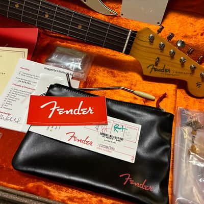 Fender American Vintage II '61 Stratocaster 2022 - Present - 3-Color Sunburst image 4