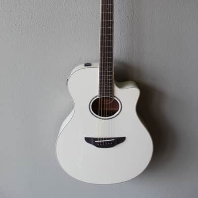 Brand New Yamaha APX600 Acoustic/Electric Guitar with Gig Bag - White image 1