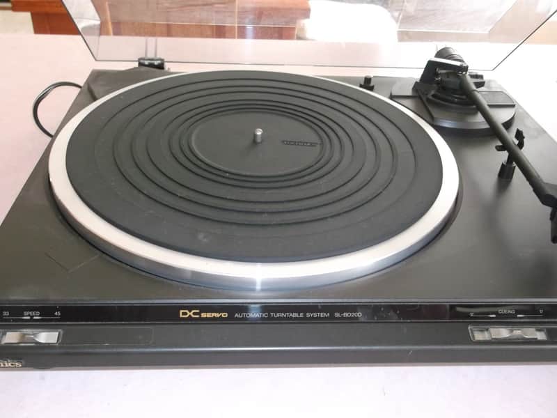 Technics SL-BD20D DC SERVo automatic turntable image 1
