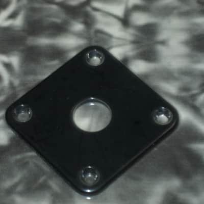 new in package Allparts AP-0633-023 Black Plastic Square Jackplate for Les Paul (this item is packaged by the manufacturer WITHOUT the screws - but I AM including screws), Allparts AP-0633-023 Black Plastic Square Jack Plate image 11