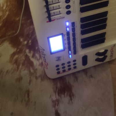 M-Audio Axiom Pro 49 Key USB MIDI Keyboard Controller 2010s - White image 2