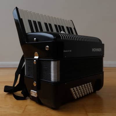 Hohner Bravo II 48 Accordion image 3