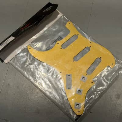 Fender 8-Hole '50s Vintage-Style Gold Anodized Strat Pickguard image 4