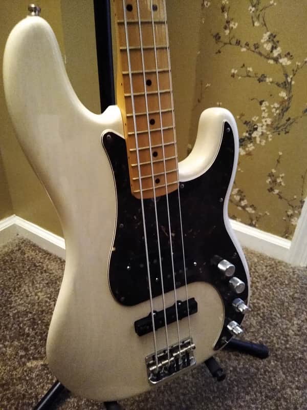 Fender P-Bass Deluxe 2016 Translucent White USA , WOW image 1