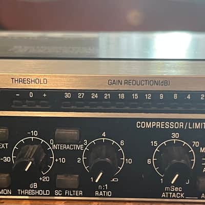 Behringer Multicom PRO-MDX 4400 Dynamic Processor 2000 - Silver image 2