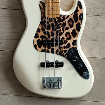 Fender Jazz Bass, Custom 60s pickups, Gotoh tuners, MIM2012 - White, Tiger Pickguard image 2