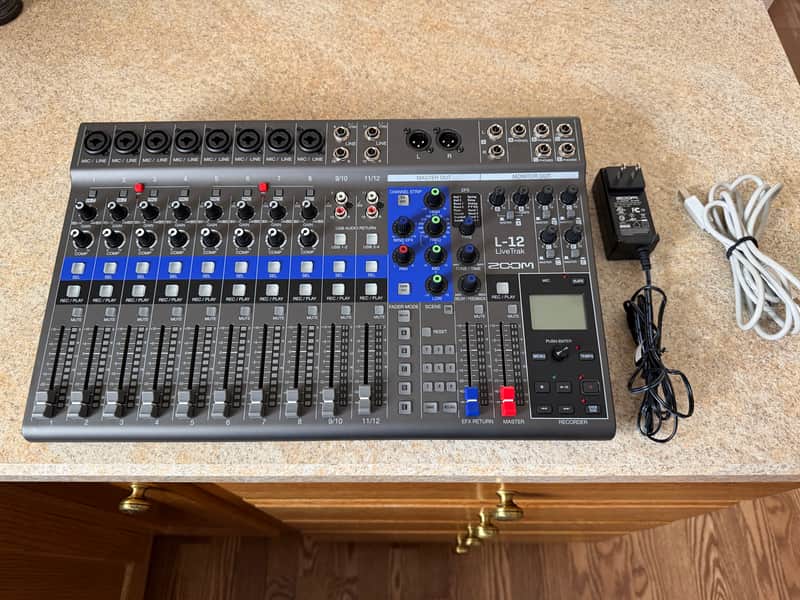 Zoom LiveTrak L-12 Digital Mixer / Recorder 2010s - Grey / Blue image 1
