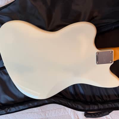 Squier J Mascis Jazzmaster with Laurel Fretboard 2018 - Present - Vintage White image 9