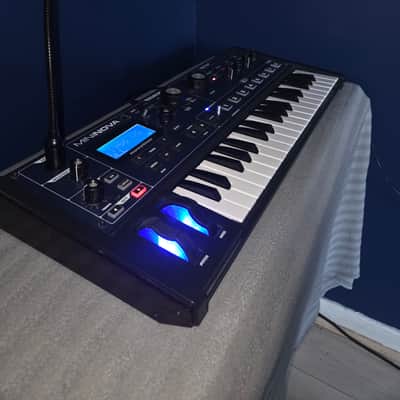 Novation MiniNova PRELOADED PATCHES  37-Key 18-Voice Synthesizer 2012 - Present - Blue