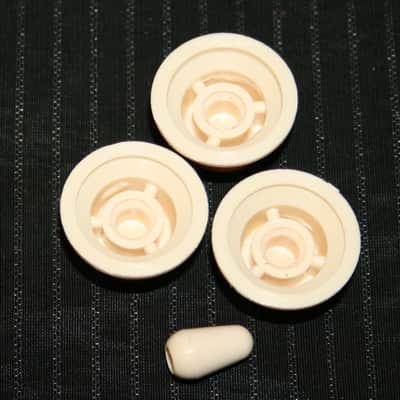 2004 Fender Vintage White Stratocaster Knobs & Switch Tip 2004 Aged White image 4