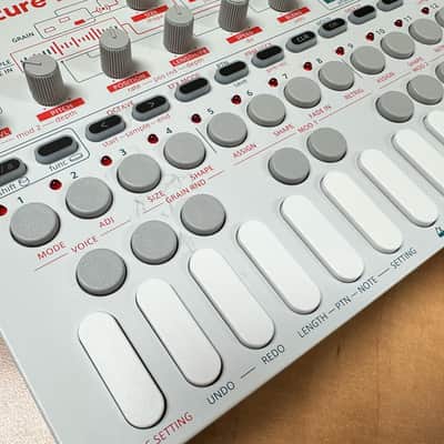Sonicware Liven Texture Lab 27-Key Sampling Groovebox 2023 - Present - Silver image 6
