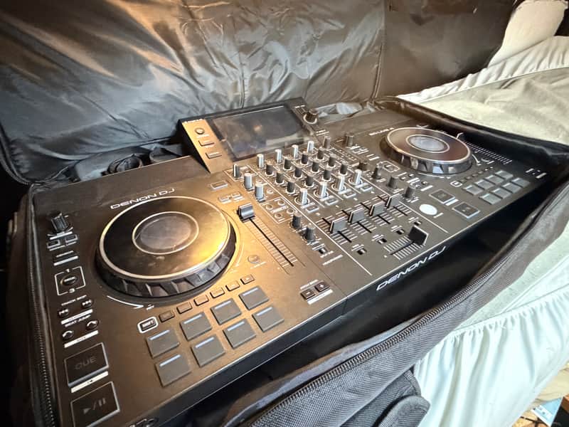 Denon SC LIVE 4 Standalone 4-Deck DJ System w Case image 1