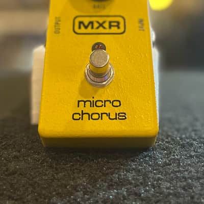 MXR M148 Micro Chorus Yellow Modulation Effect Pedal for Electric Guitar image 3