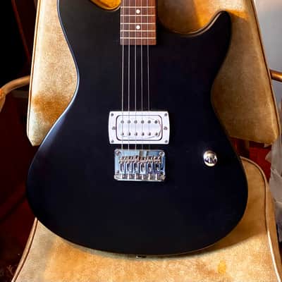 First Act ME437 2010 - Flat Black image 2