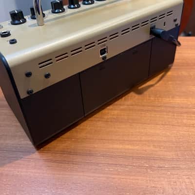 Yamaha THR5A 10-Watt 2x3" Stereo Digital Modeling Acoustic Guitar Combo 2012 - Present - Gold image 2