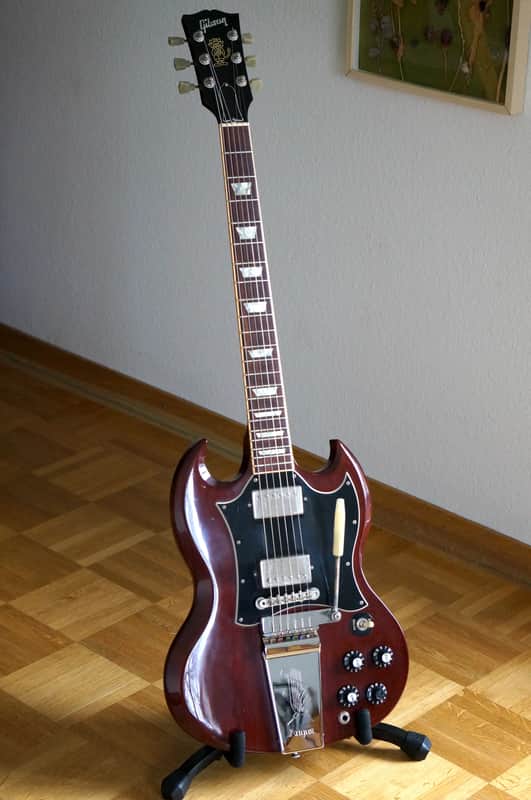 Collectors item - Gibson SG Angus Young Signature Model - Year 2000