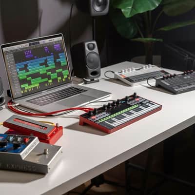 Mint IK Multimedia UNO Synth Pro Desktop - Analog Paraphonic Dual-Filter Synthesizer [Three Wave Music] image 8
