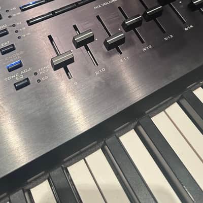 Korg KRONOS 73-Key Digital Synthesizer Workstation 2014 - Present - Black image 3