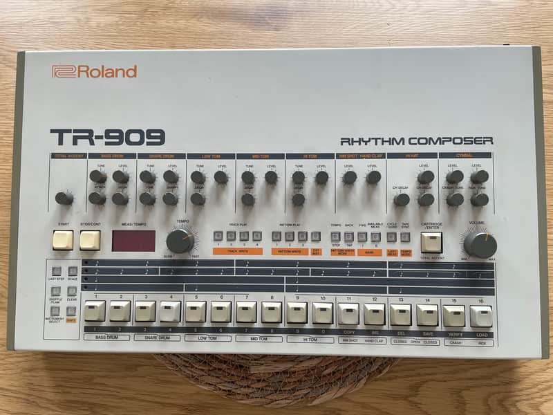 Roland TR-909 Rhythm Composer 1983 - 1985 - White Bild 1