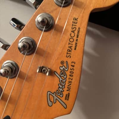 Fender Stratocaster 1997-1998 - Black image 3