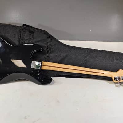 Fender Standard Jazz Bass with Maple Fretboard 2008 - 2016 - Black image 4
