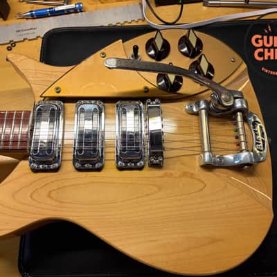 1995 Rickenbacker 325V59 Mapleglo w/ OHSC image 12