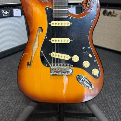 Fender Limited Edition "Suona Stratocaster® Thinline", Violin Burst with Hard Case - Open Box image 3