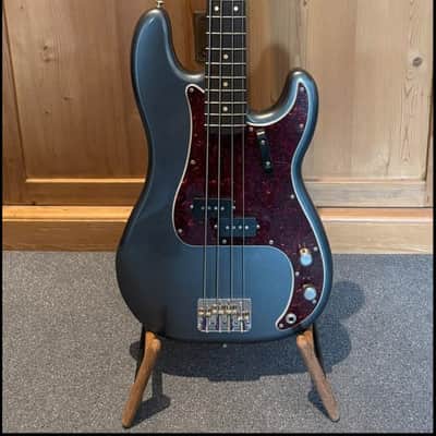 Fender Limited Edition Vintera II Roadworn 60s Precision Bass 2025 - Charcoal Frost Metallic Nitro image 2