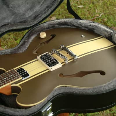 Epiphone ES-333, Tom Delonge/Blink 182 Semi-Hollow, W/USA Dirty Fingers, CASE, MINT! image 4