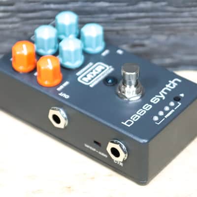 MXR MB301 Bass Synth Sub-Octave, Envelope and Lush Modulation Bass Effect Pedal image 5