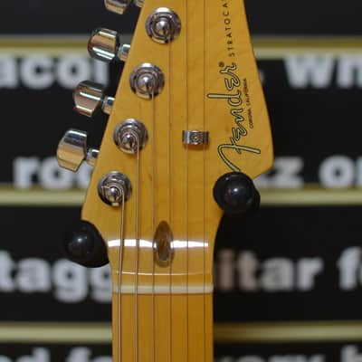American Professional II StratocasterÂ® Maple Fingerboard, Black B Stock image 4