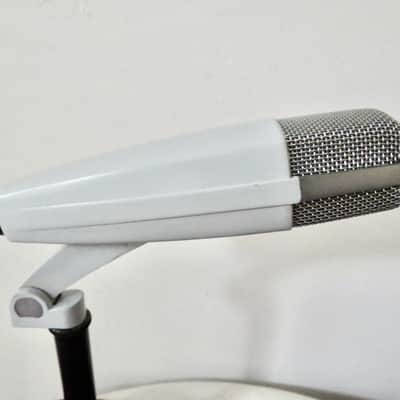 Sennheiser MD 421-U Cardioid Dynamic Microphone image 4