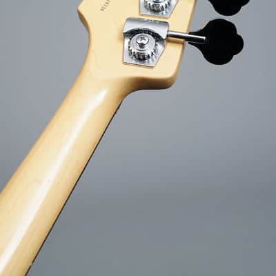 Fender American Standard Jazz Bass 2004 - Three Tone Sunburst image 10