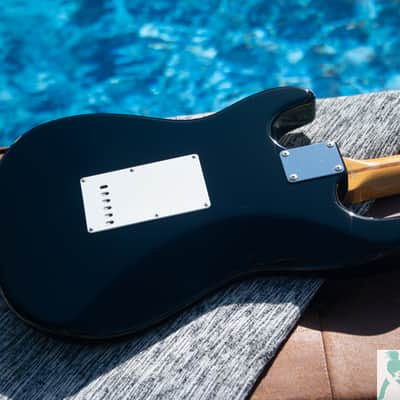 2002 Fender ST57-58US '57 Stratocaster Reissue - 7 Lbs 11 oz's!! (Featherweight w USA Vintage Reissue Pickups- Crafted In Japan CIJ - Pro Set Up! image 4