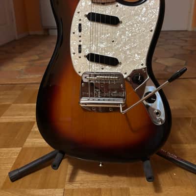 Fender Mistang 2019 - Sunburst image 2