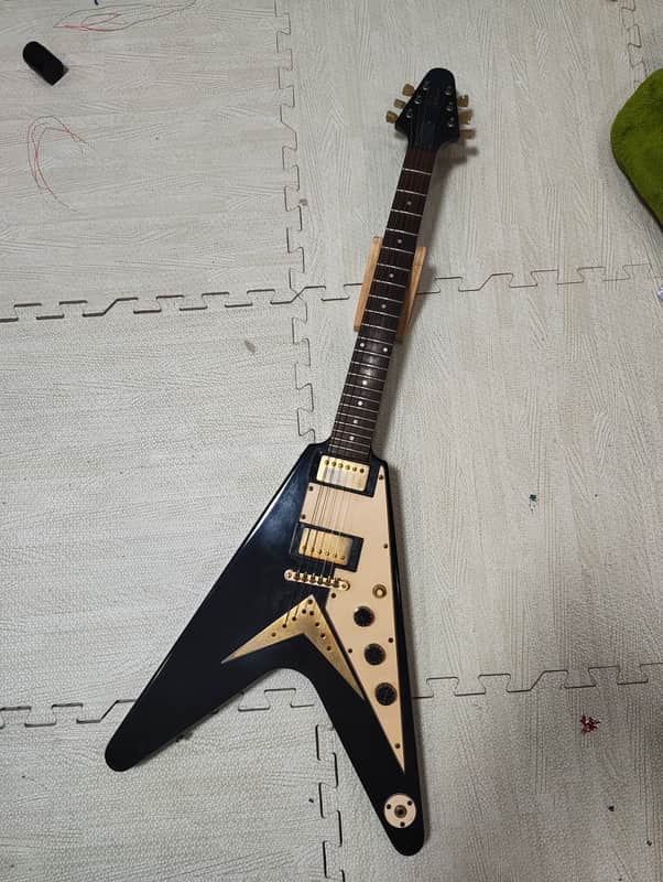Tokai Flying V image 1