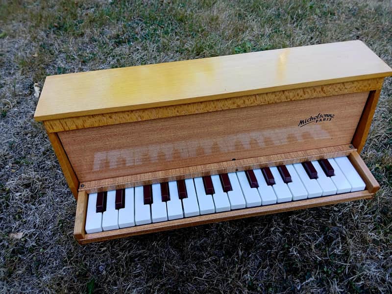 AS NEW with box ! chromatic toy piano Michelsonne Paris 30 keys image 1